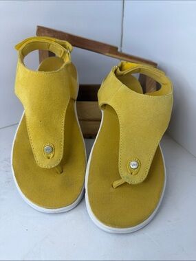 Ryka Womens Yellow Suede Thong Sandals with Ankle Strap Size 8
